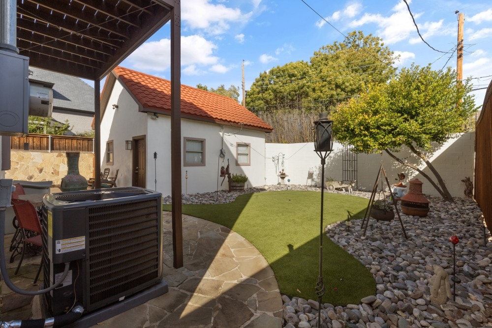 13-4008_W_7th_St_Final-13_4008_W_7th_St65ab2dab6a5c3