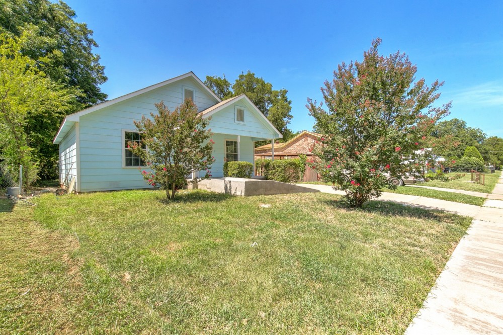 1825 Carver Ave